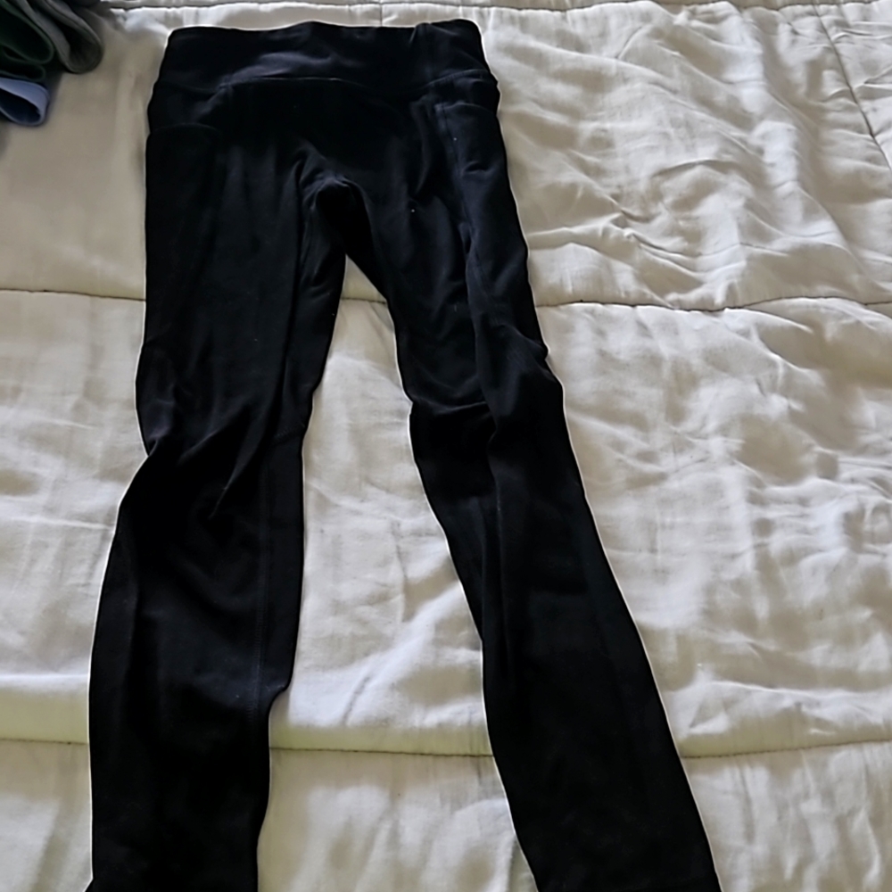 Athleta girls leggings witg side pockets